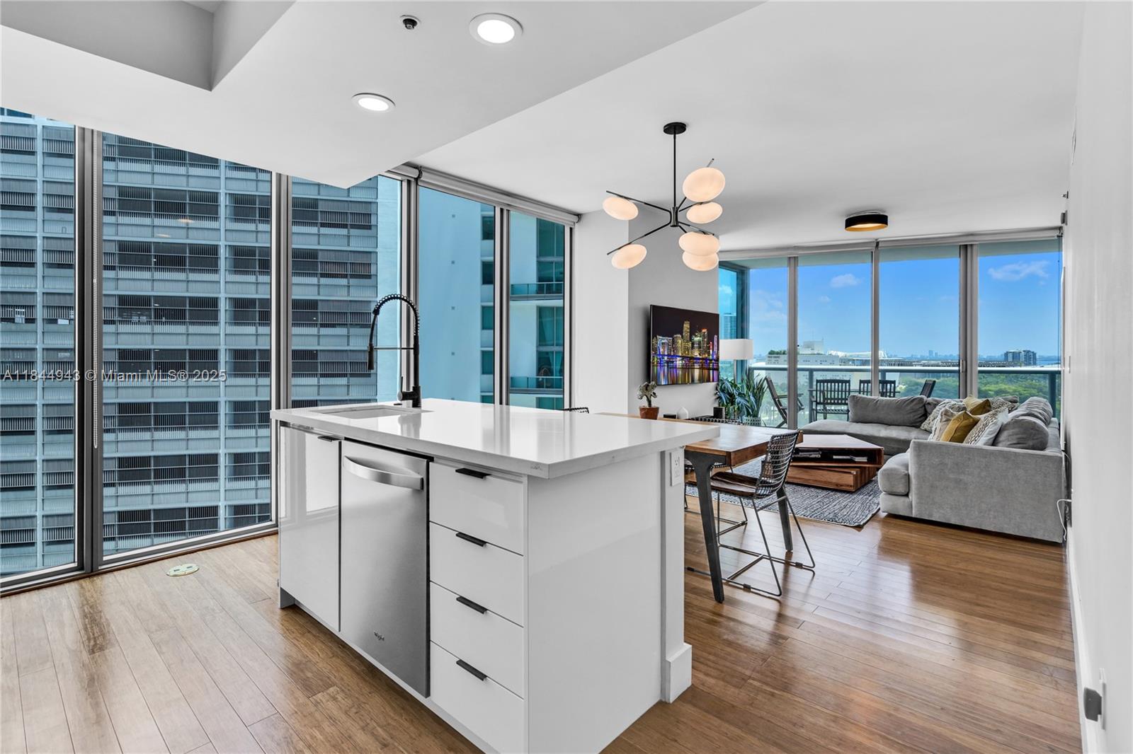 888 Biscayne Boulevard # 812
