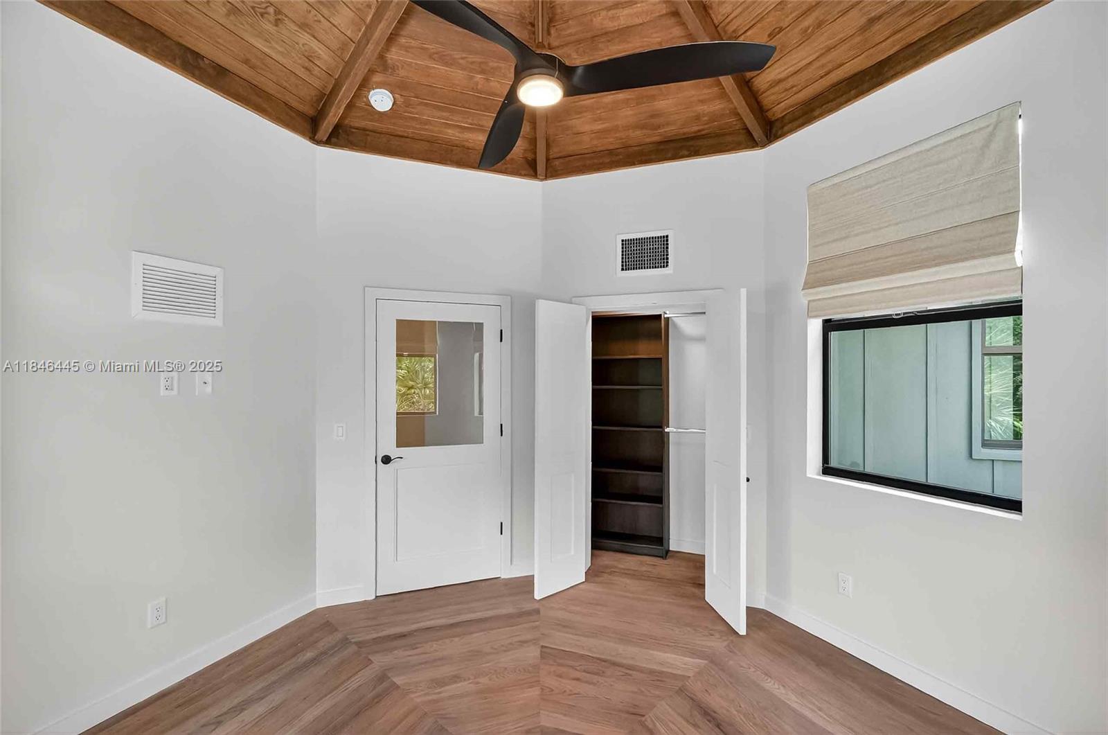 2315 Swanson Ave