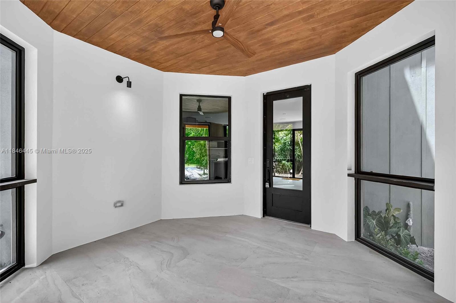 2315 Swanson Ave