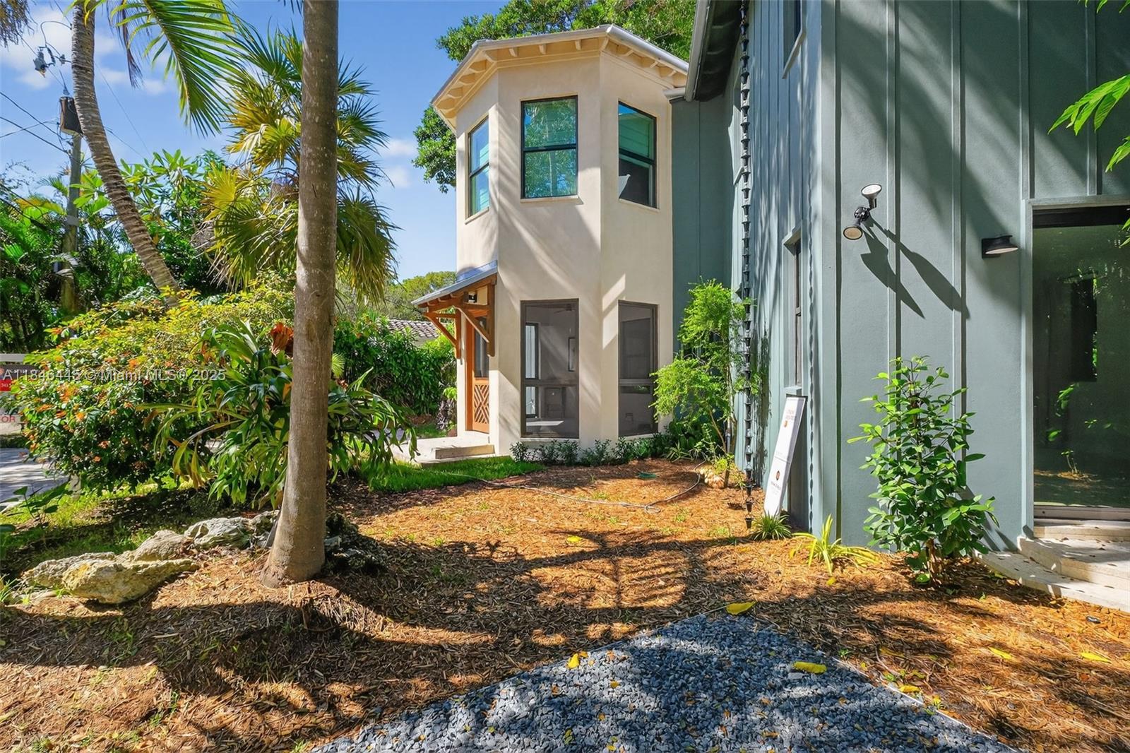 2315 Swanson Ave