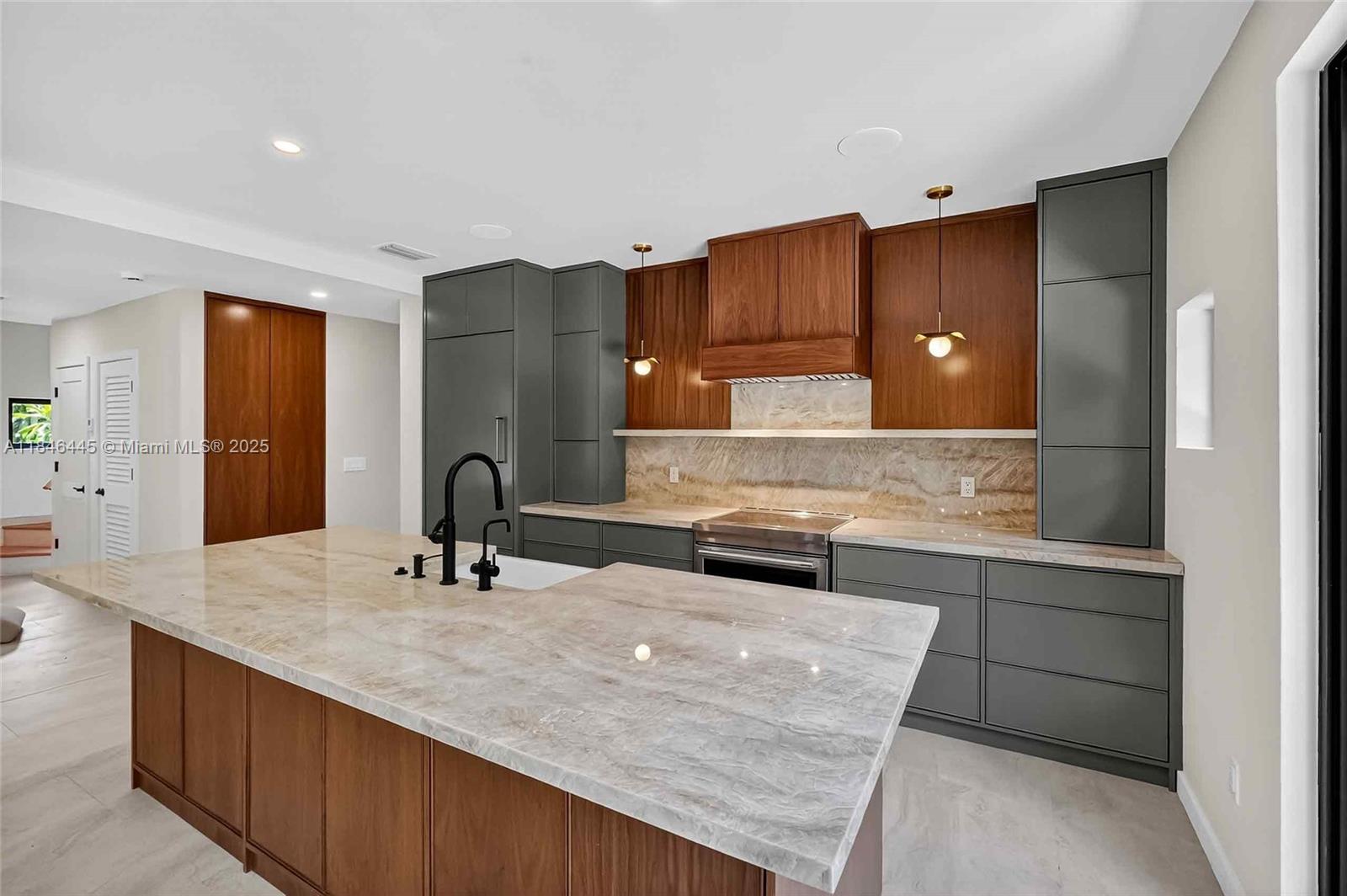 2315 Swanson Ave