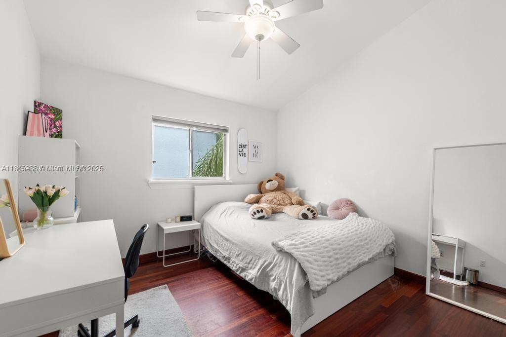 3049 Mary St