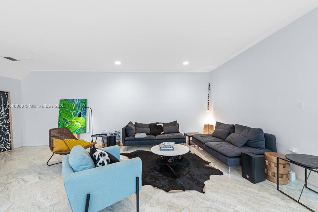 3049 Mary St