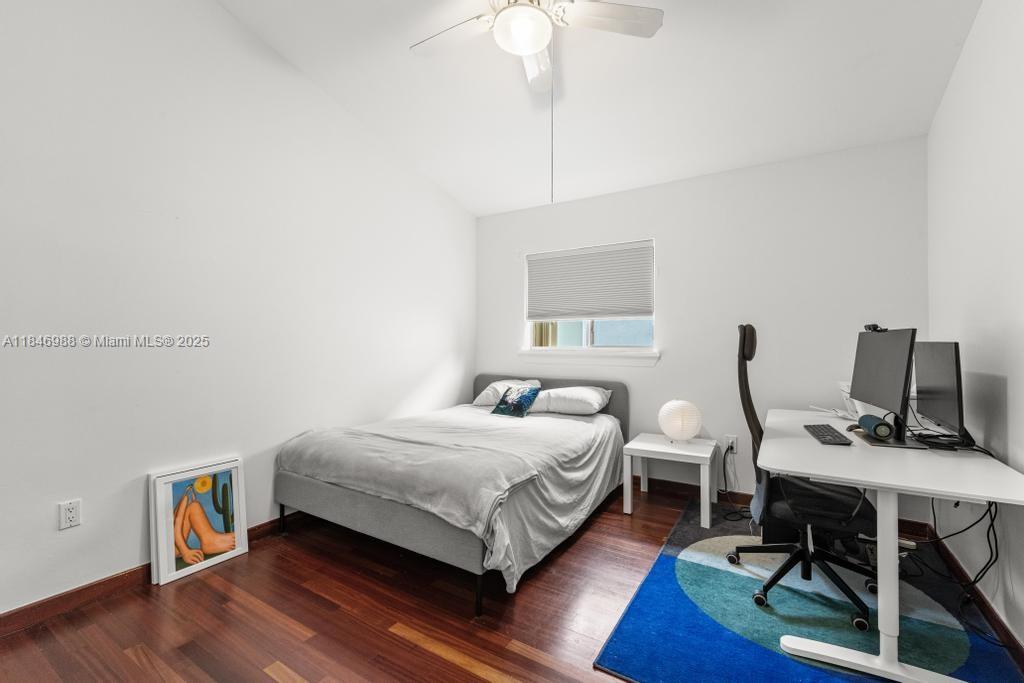 3049 Mary St