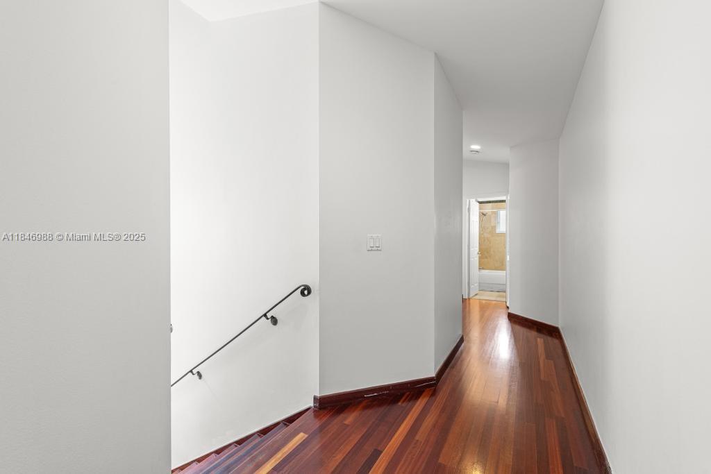 3049 Mary St