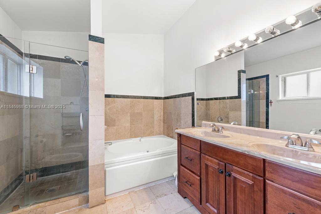 3049 Mary St