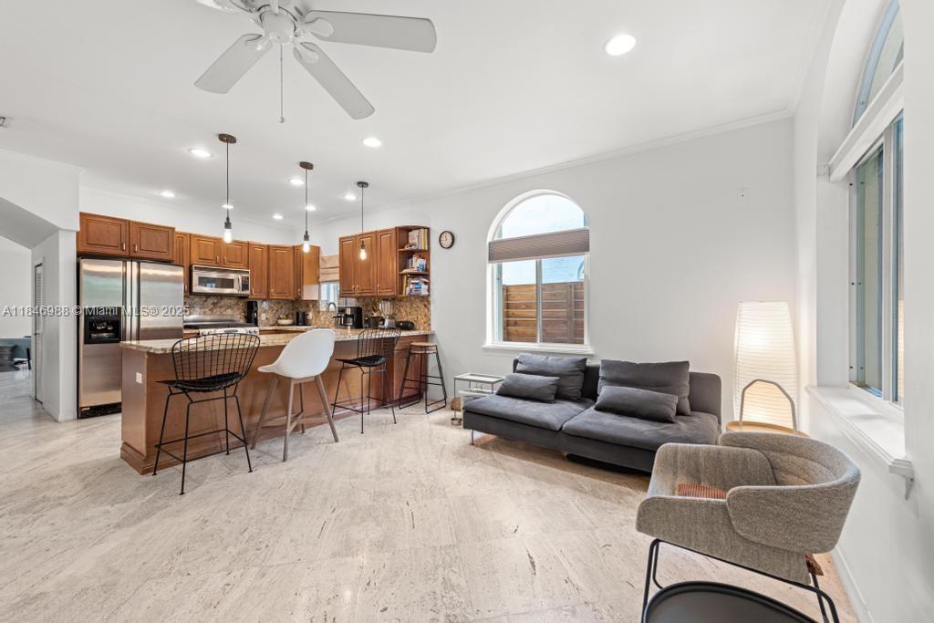 3049 Mary St