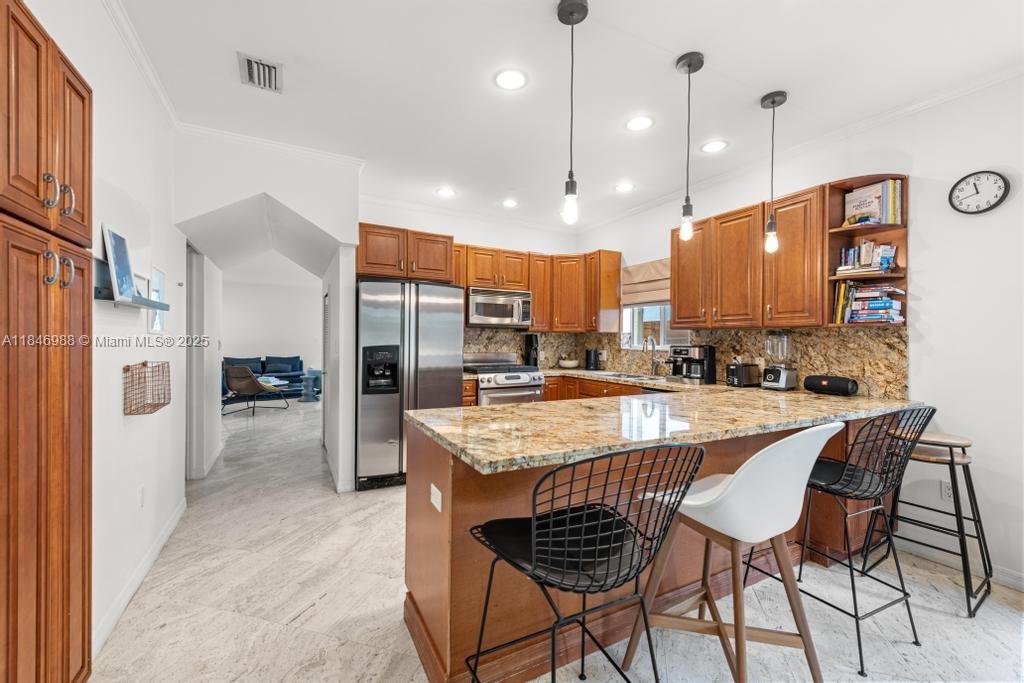 3049 Mary St