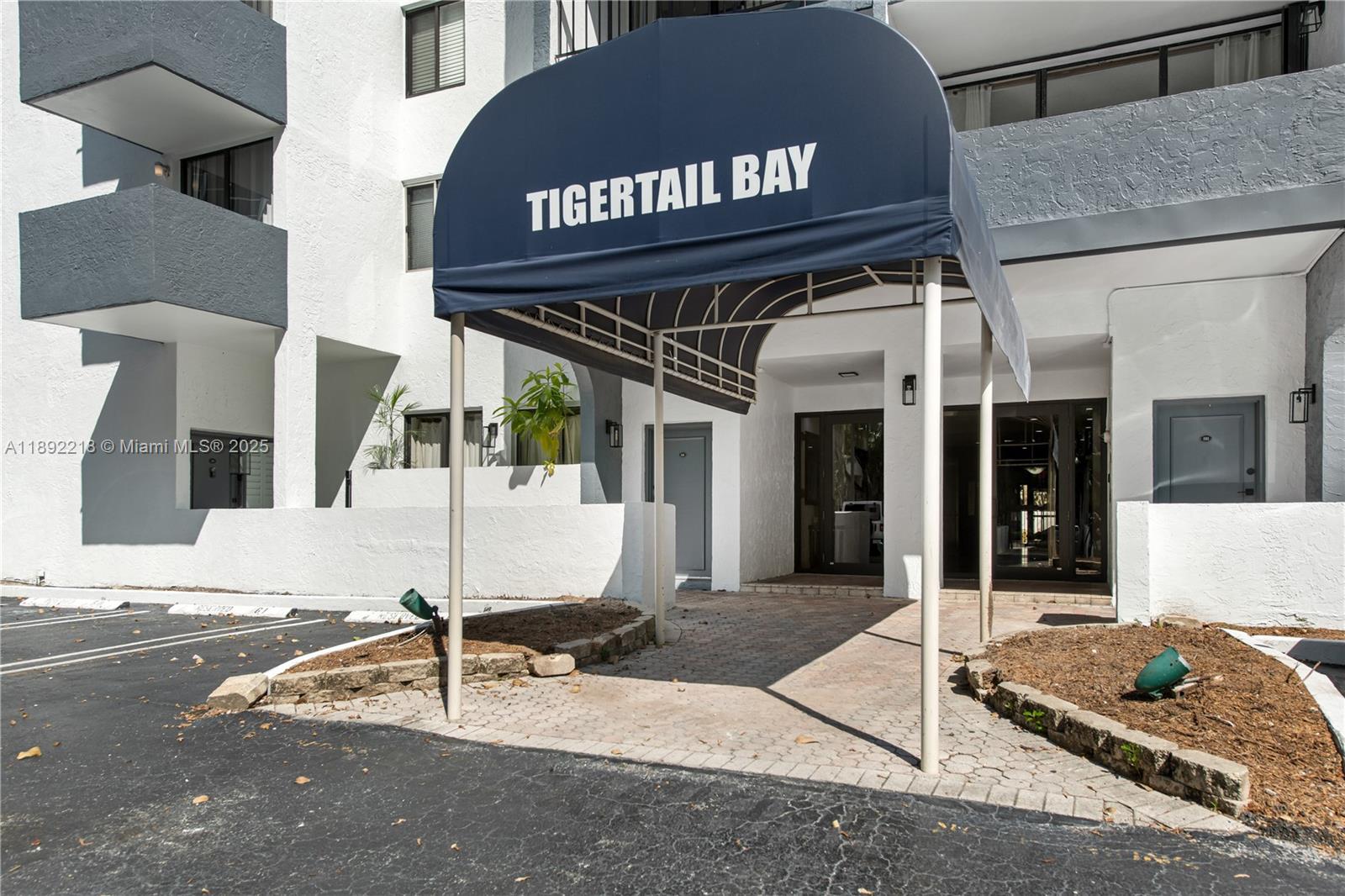 2715 Tigertail Ave # 403