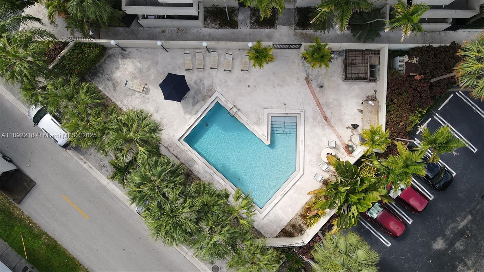 2715 Tigertail Ave # 403