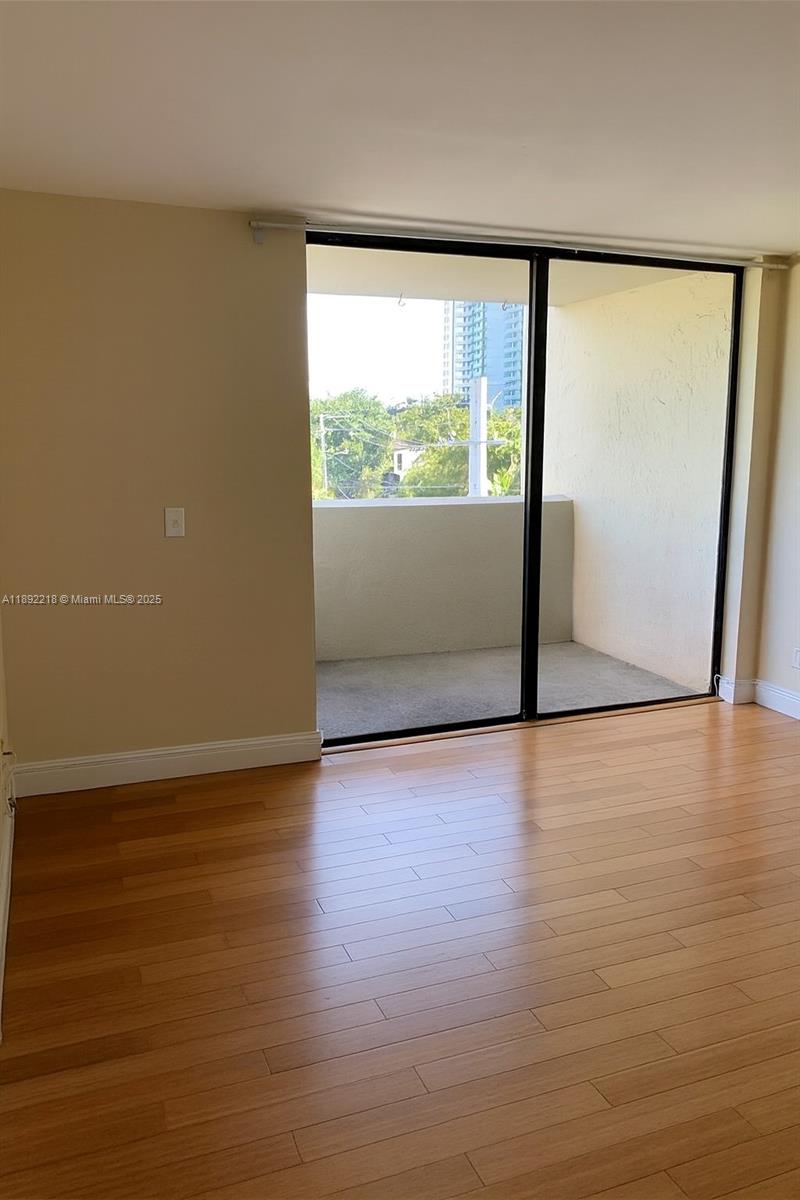 2715 Tigertail Ave # 403