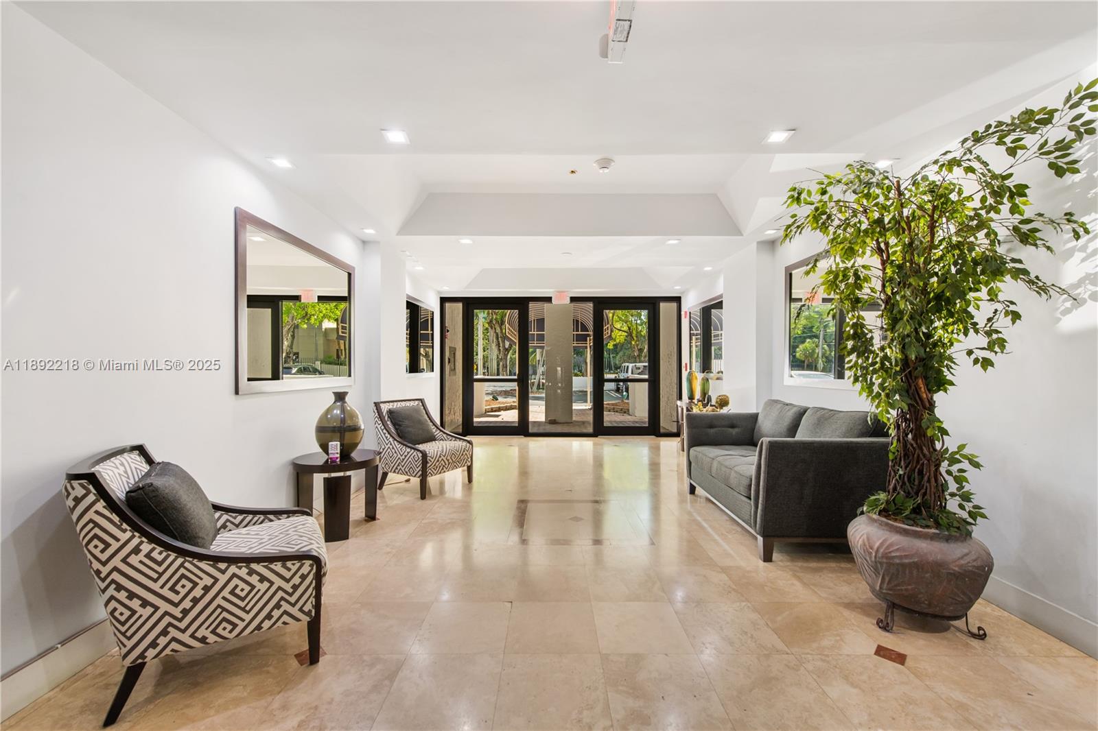 2715 Tigertail Ave # 403