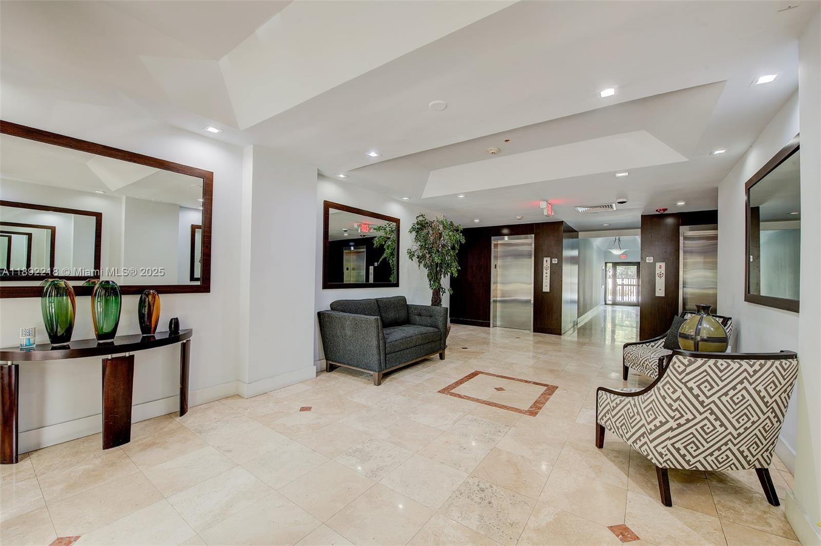 2715 Tigertail Ave # 403