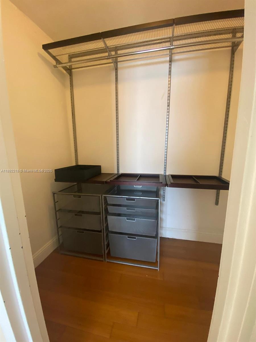 2715 Tigertail Ave # 403