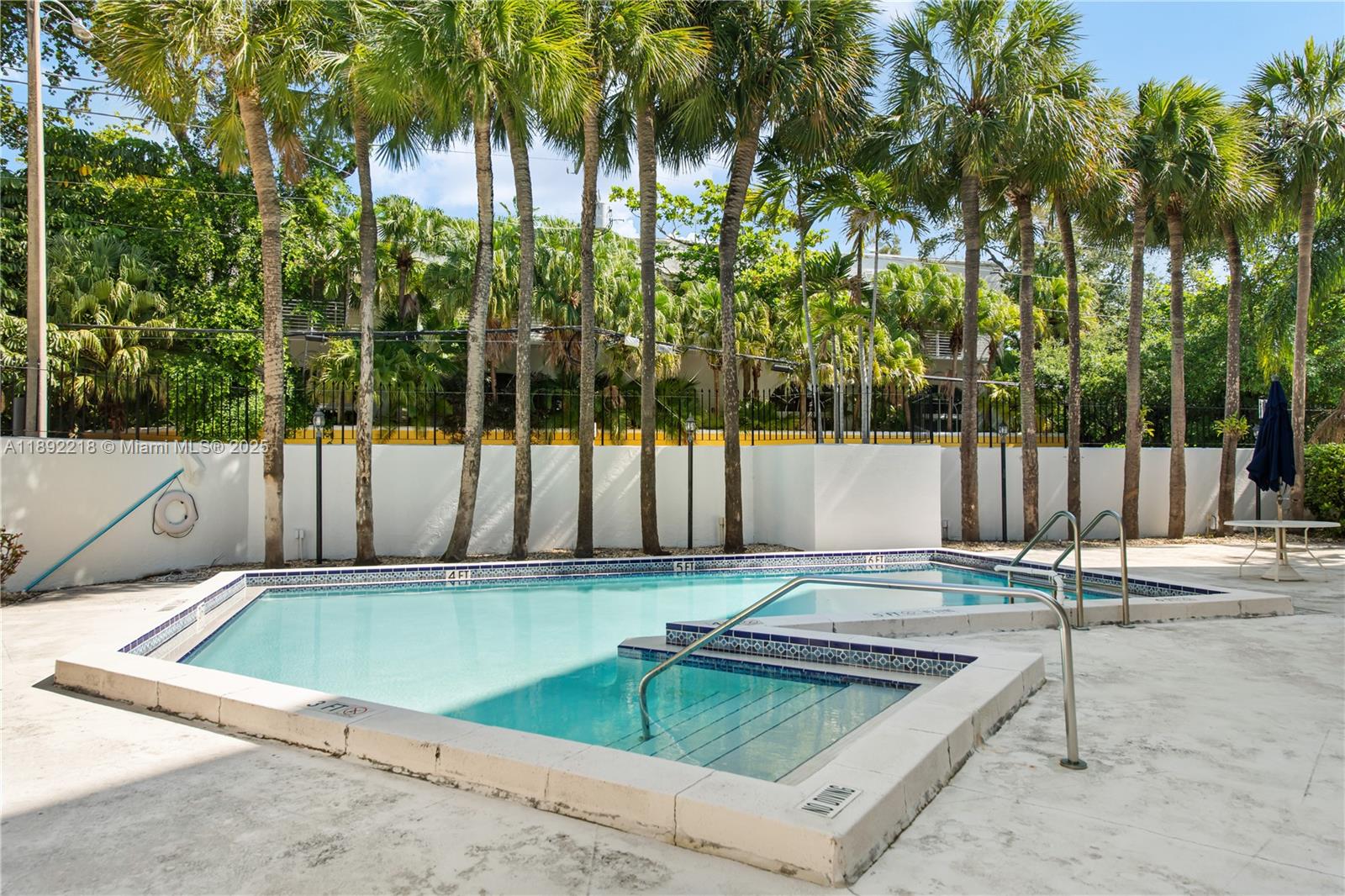 2715 Tigertail Ave # 403