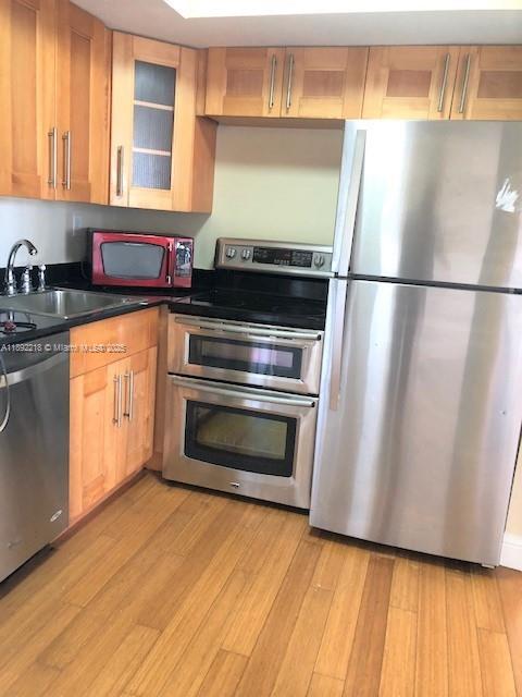 2715 Tigertail Ave # 403