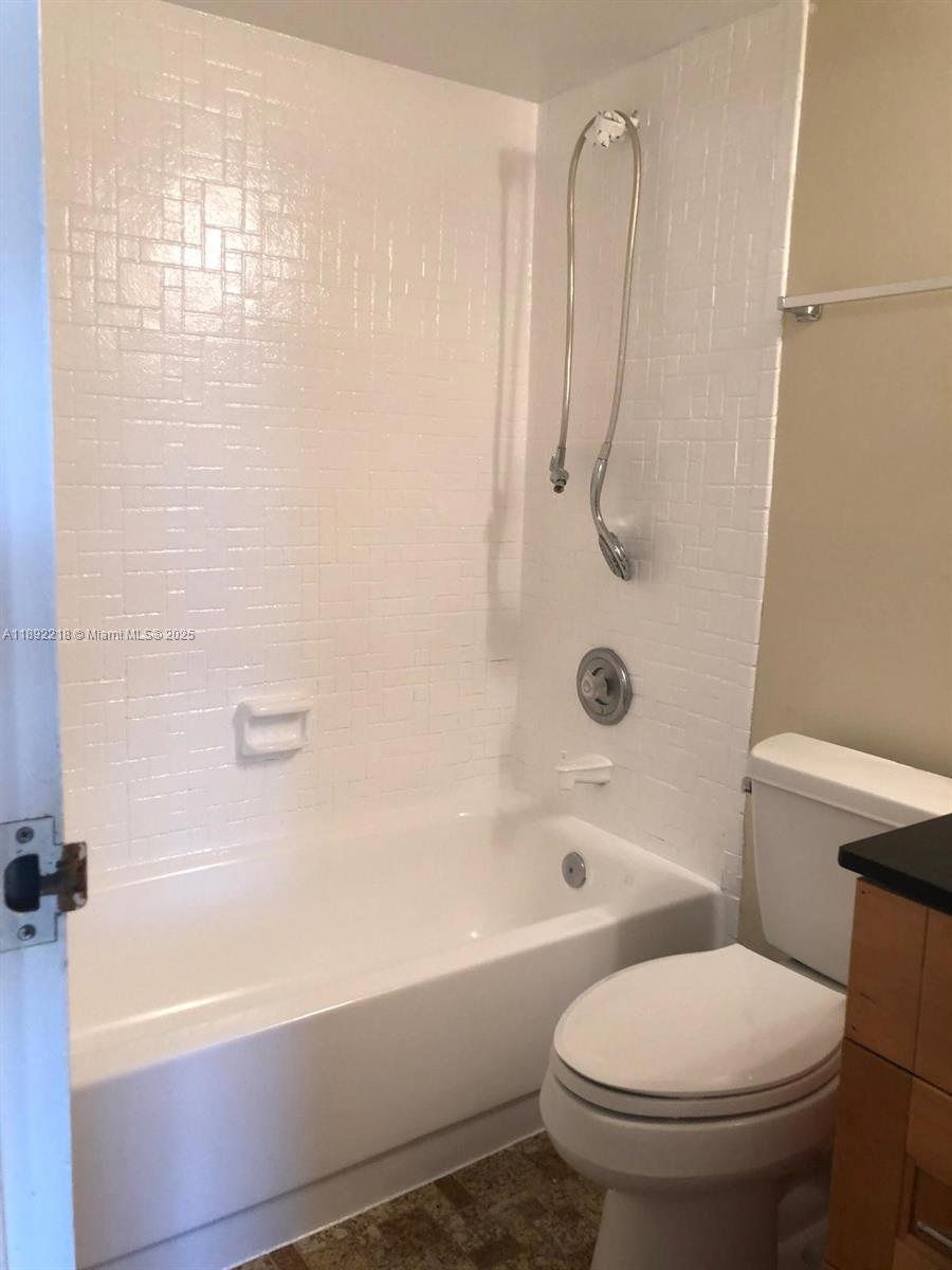 2715 Tigertail Ave # 403