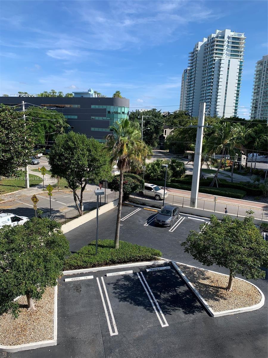 2715 Tigertail Ave # 403