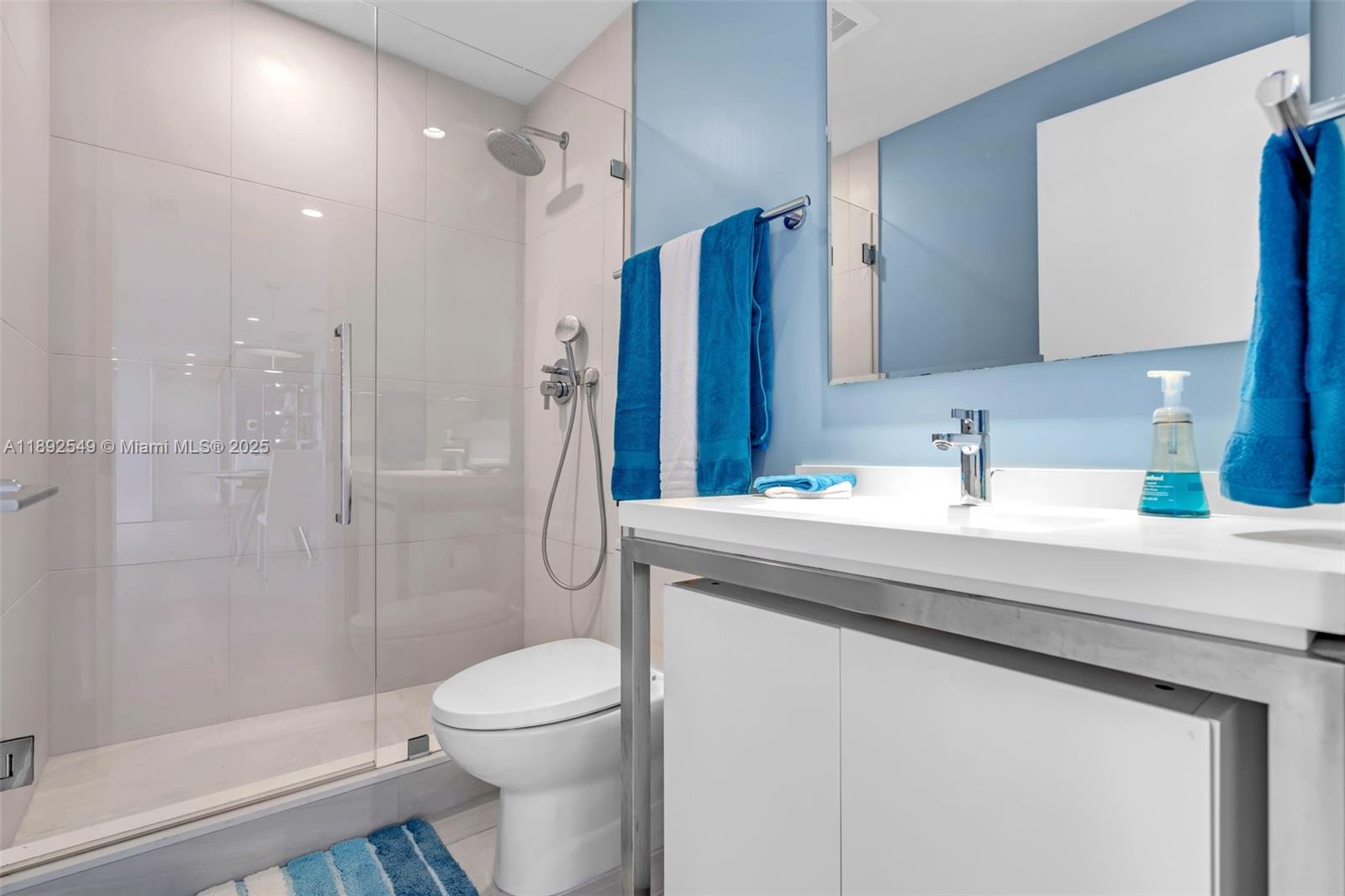 2000 Metropica Way # 2001