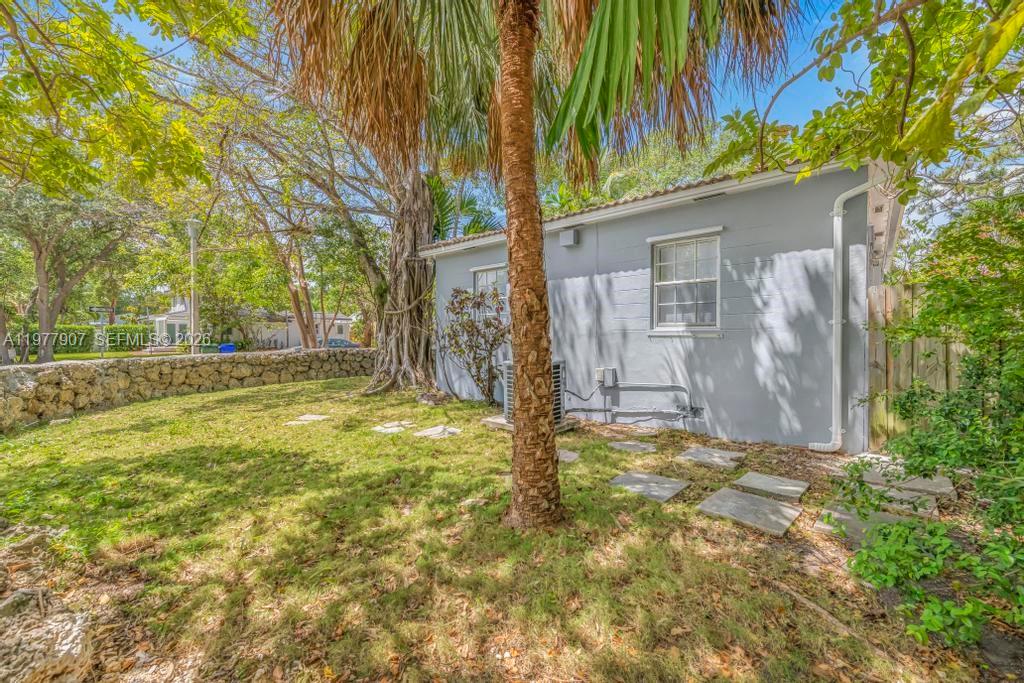 2301 Tequesta Ln