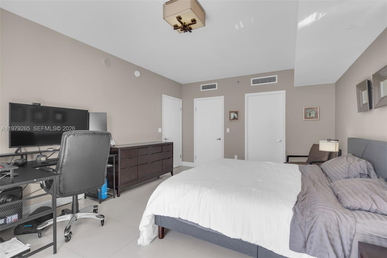 495 Brickell Ave # 2909