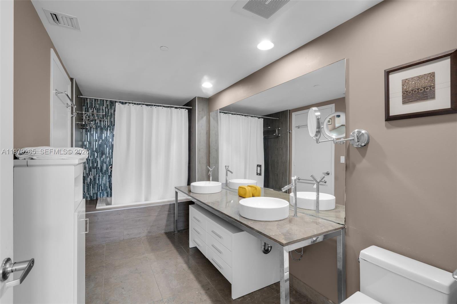 495 Brickell Ave # 2909