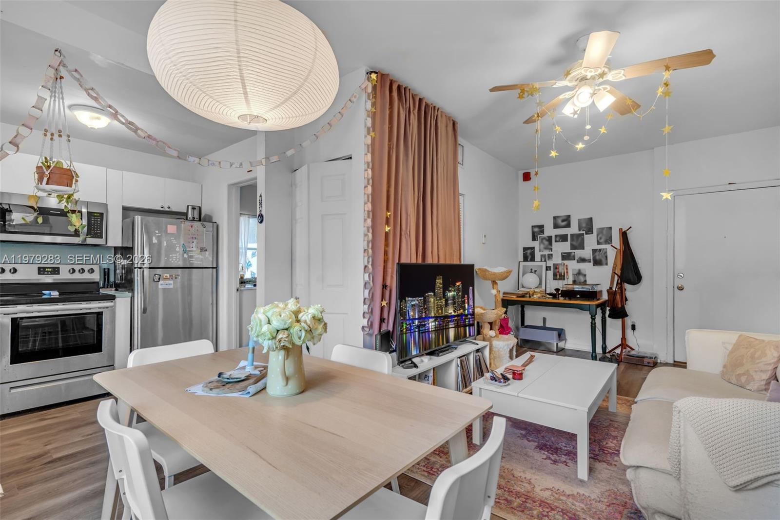 2615 Collins Ave # 21