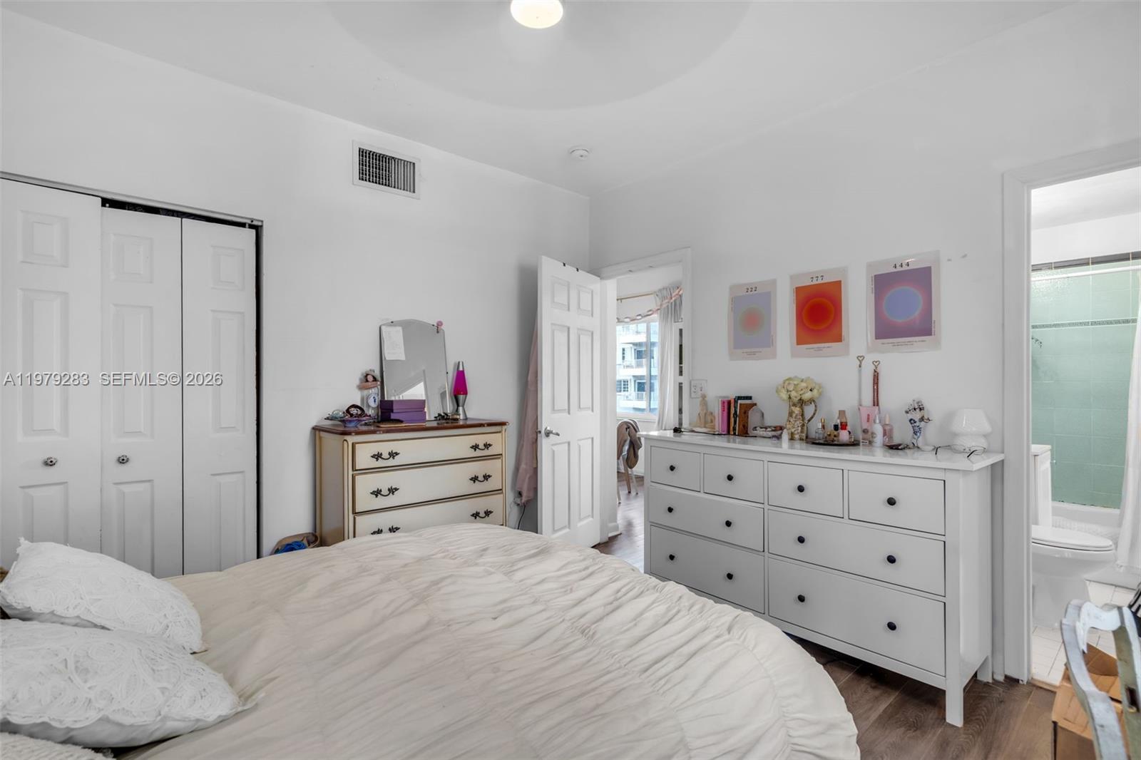 2615 Collins Ave # 21