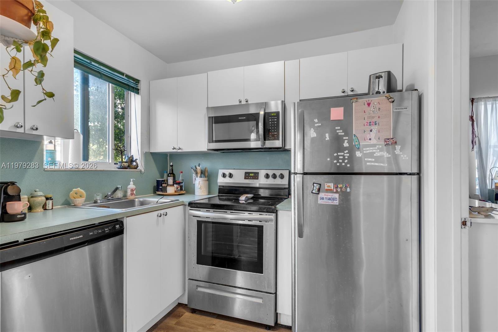 2615 Collins Ave # 21