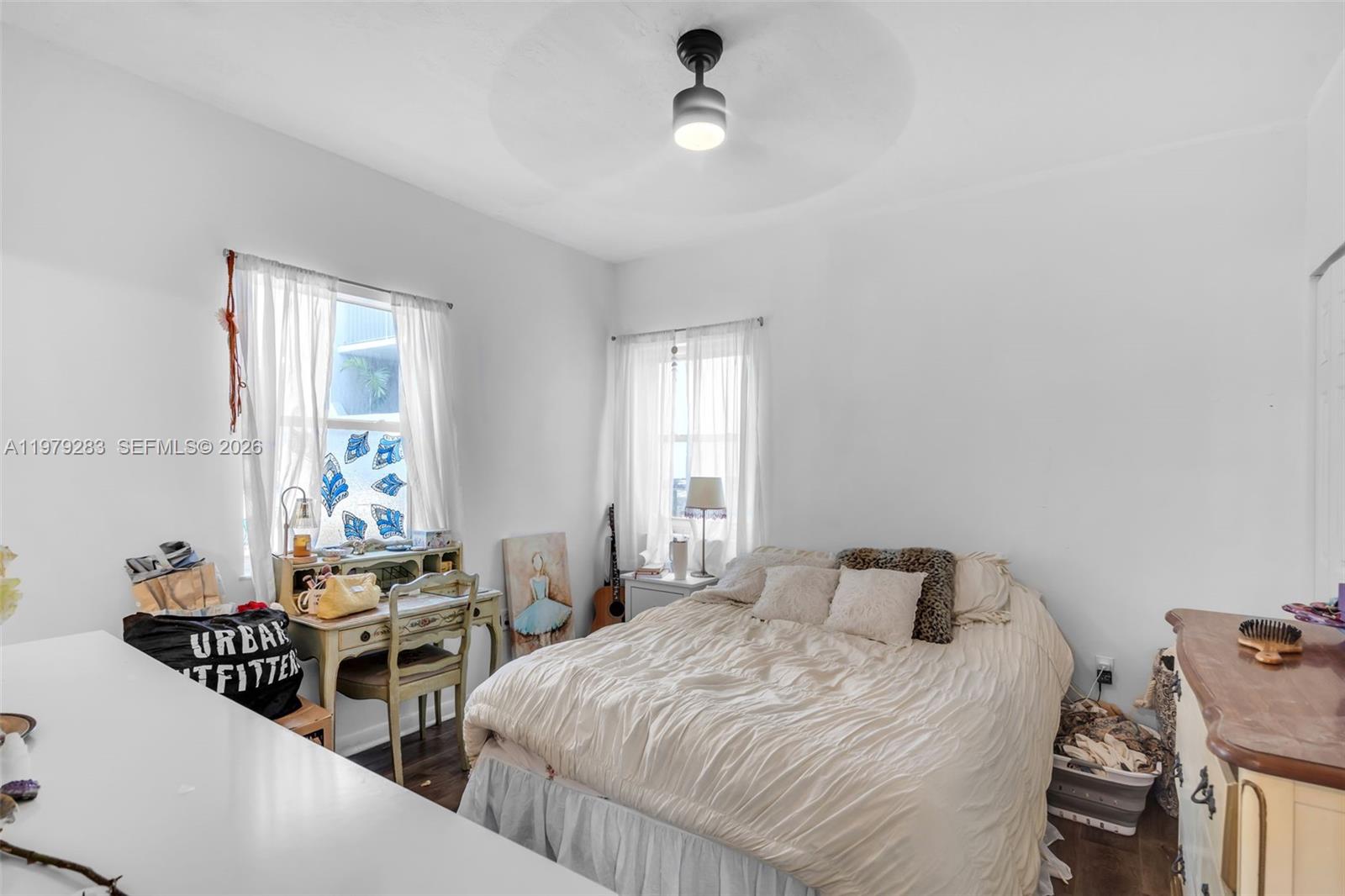 2615 Collins Ave # 21