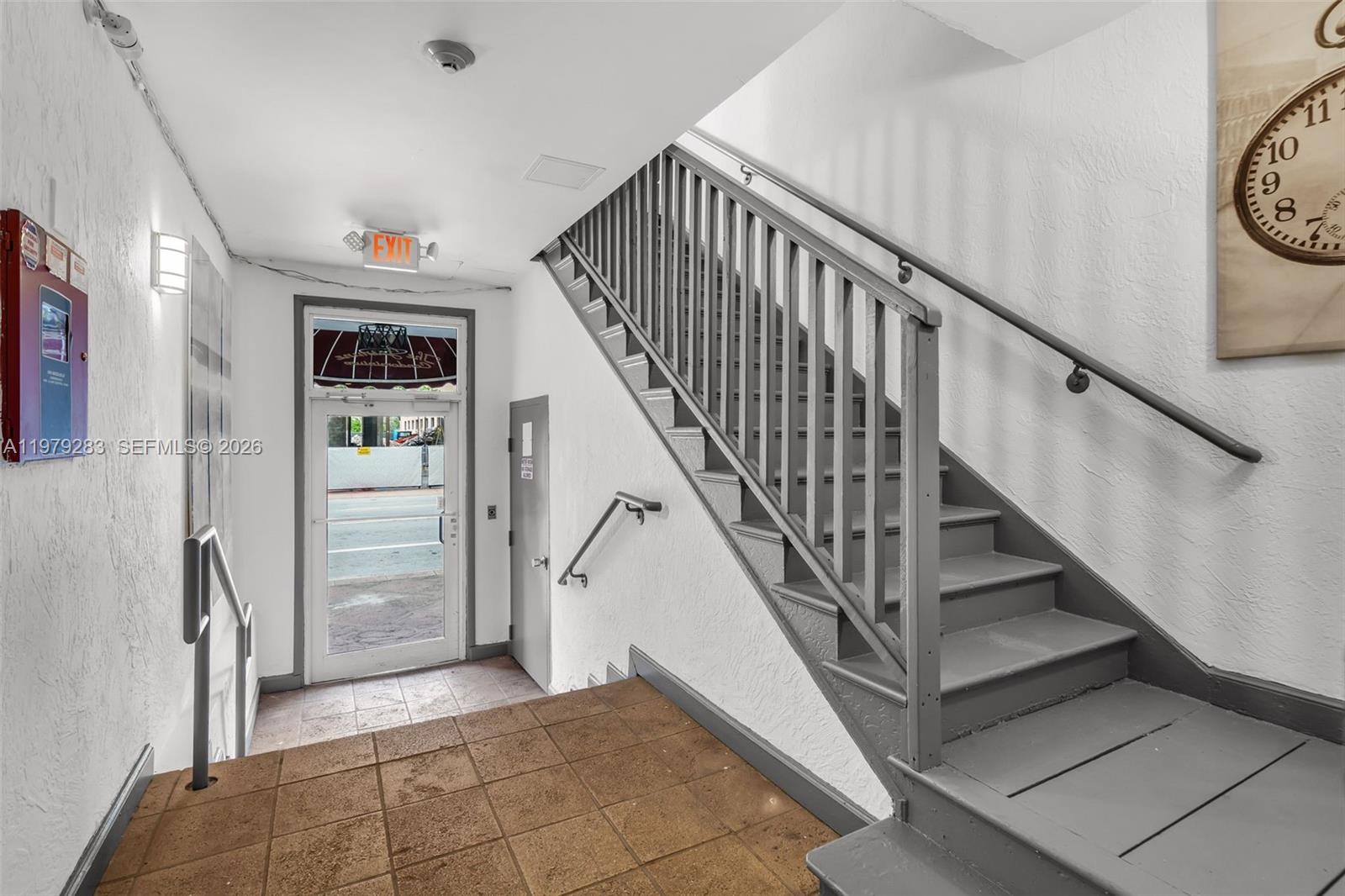 2615 Collins Ave # 21