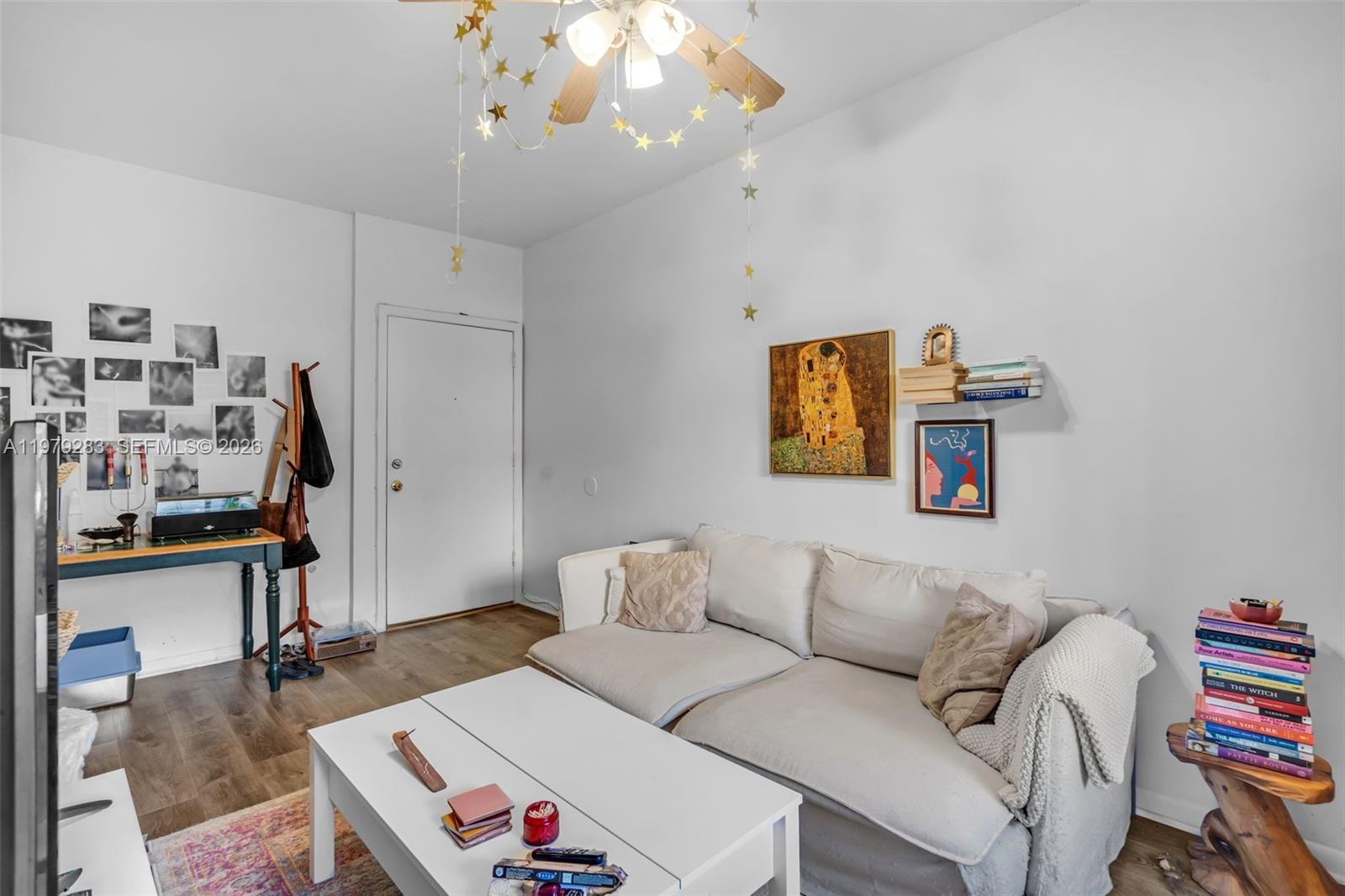 2615 Collins Ave # 21