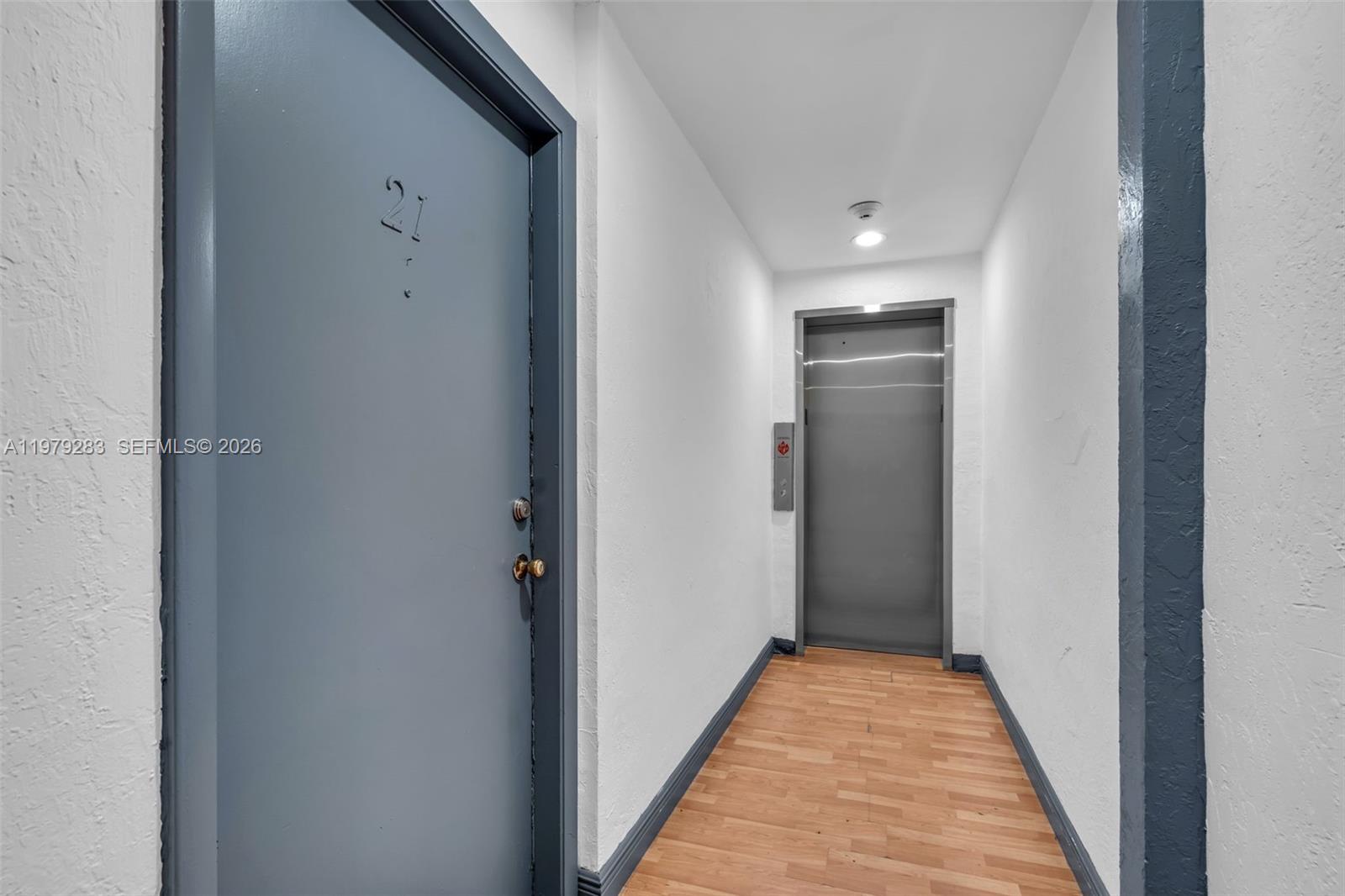 2615 Collins Ave # 21