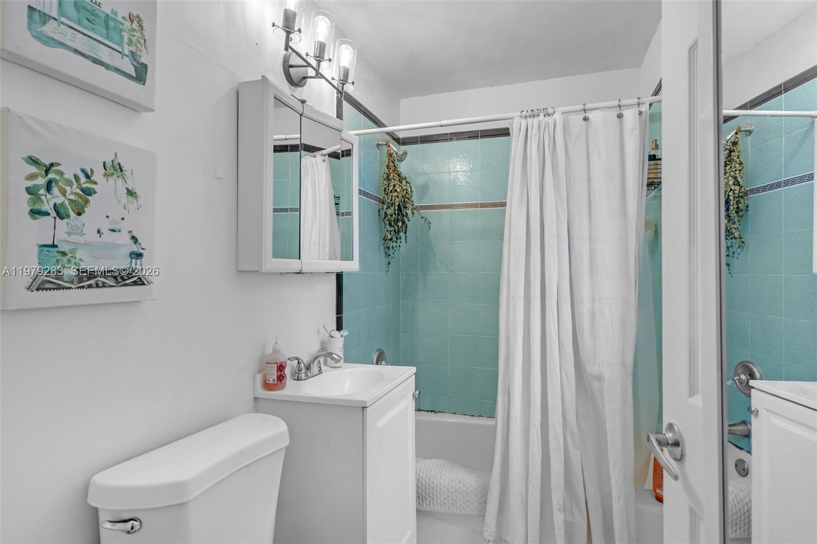 2615 Collins Ave # 21