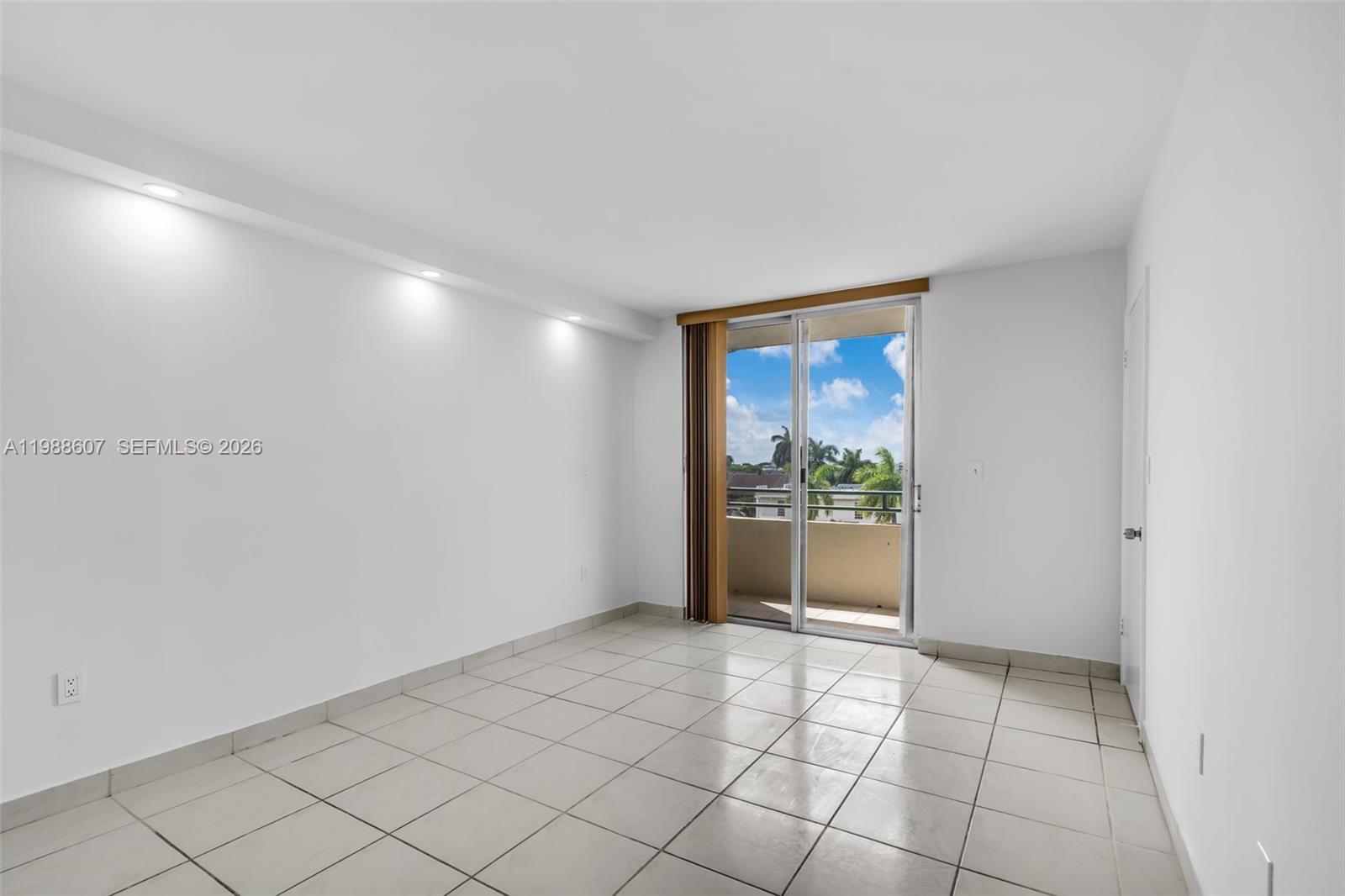 8320 NW 8th St # 414 Unit: 2-414