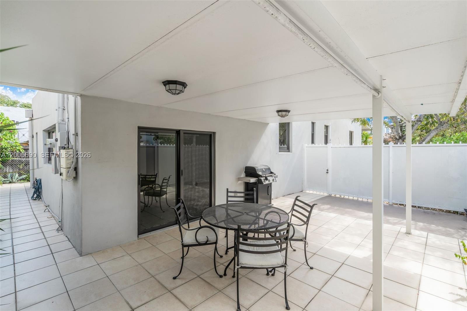 944 SW 10th Avenue