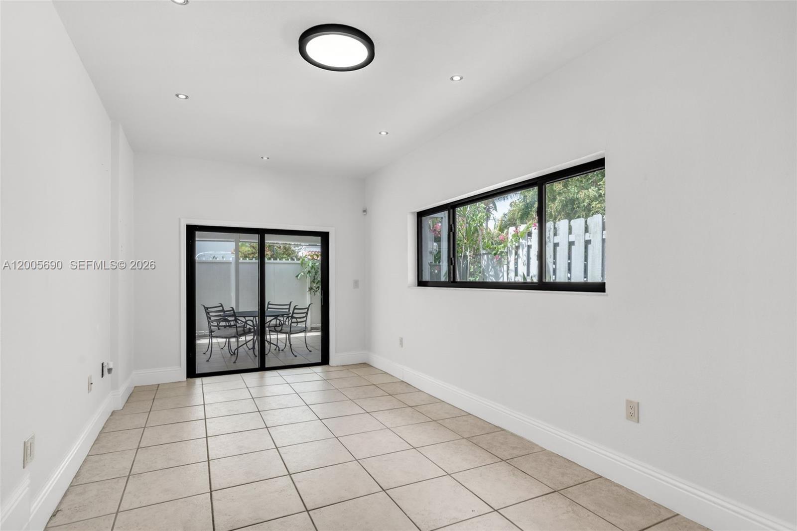 944 SW 10th Avenue