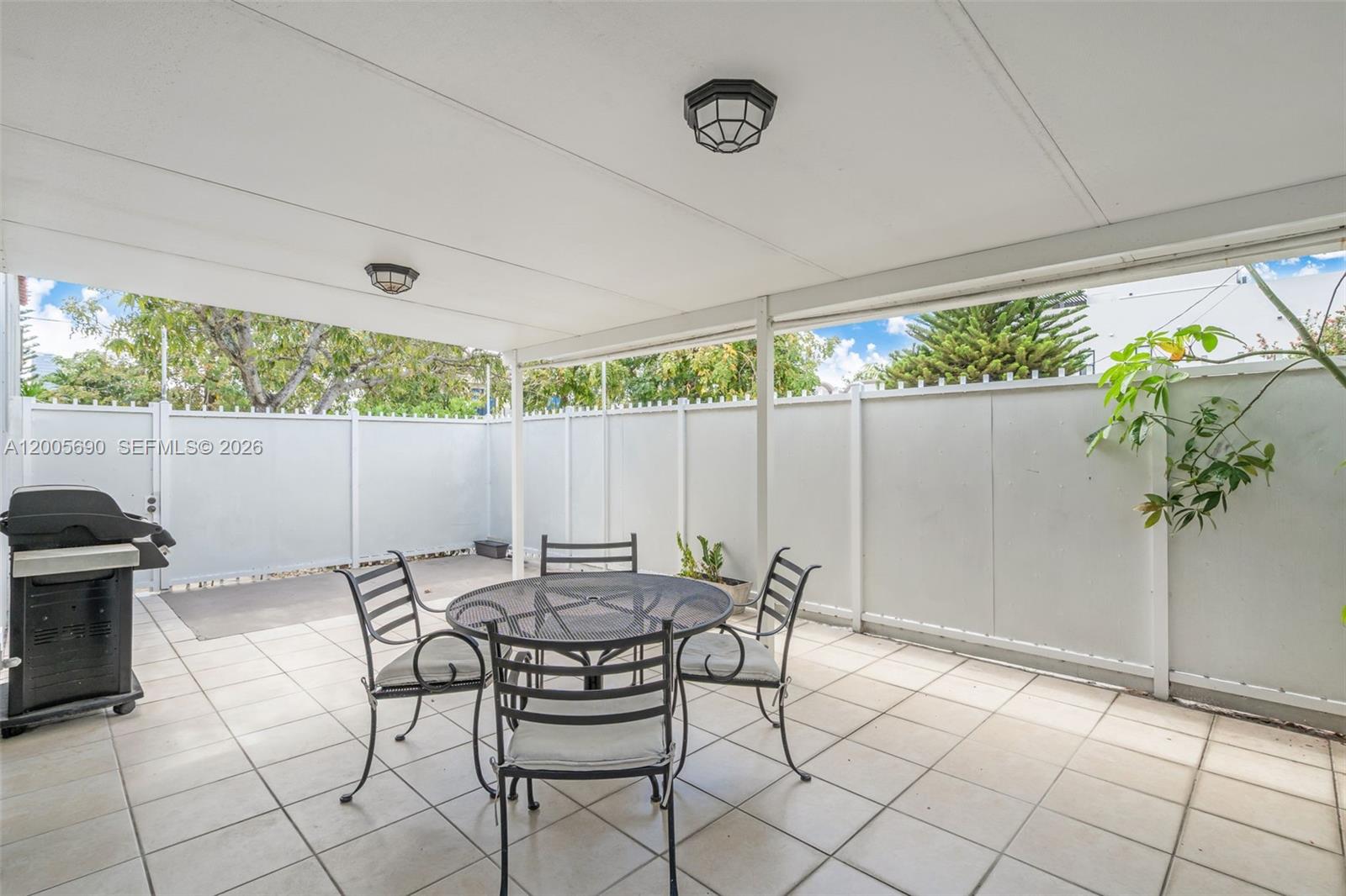 944 SW 10th Avenue