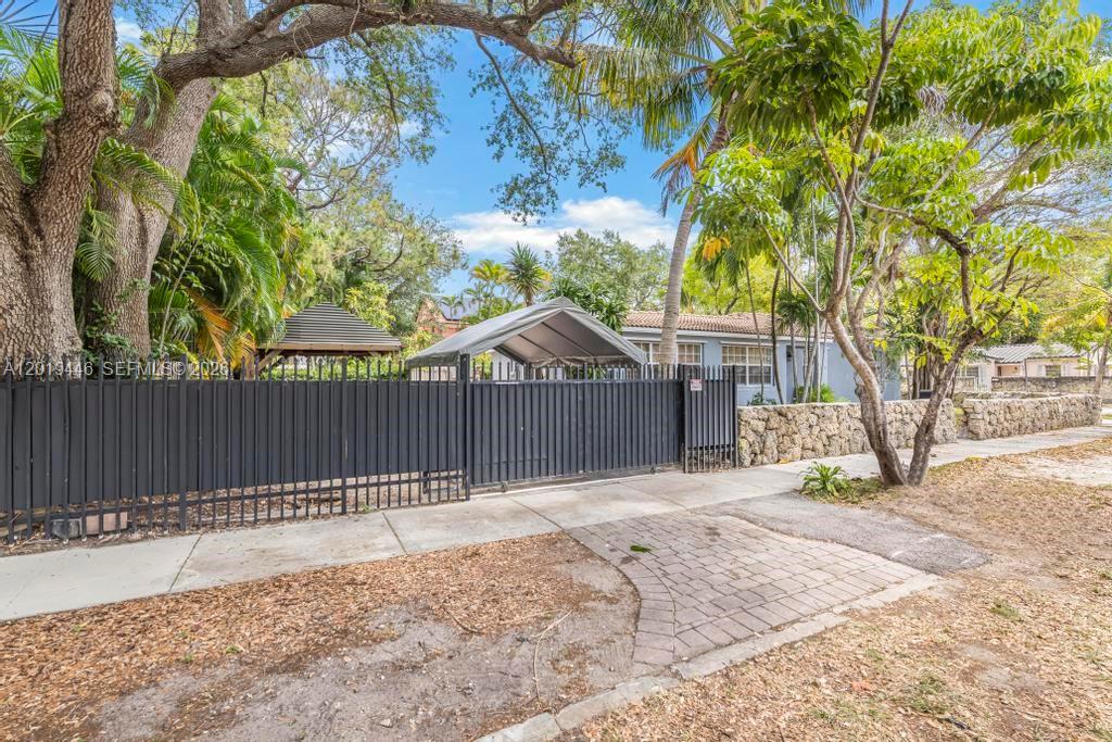 2301 Tequesta Ln