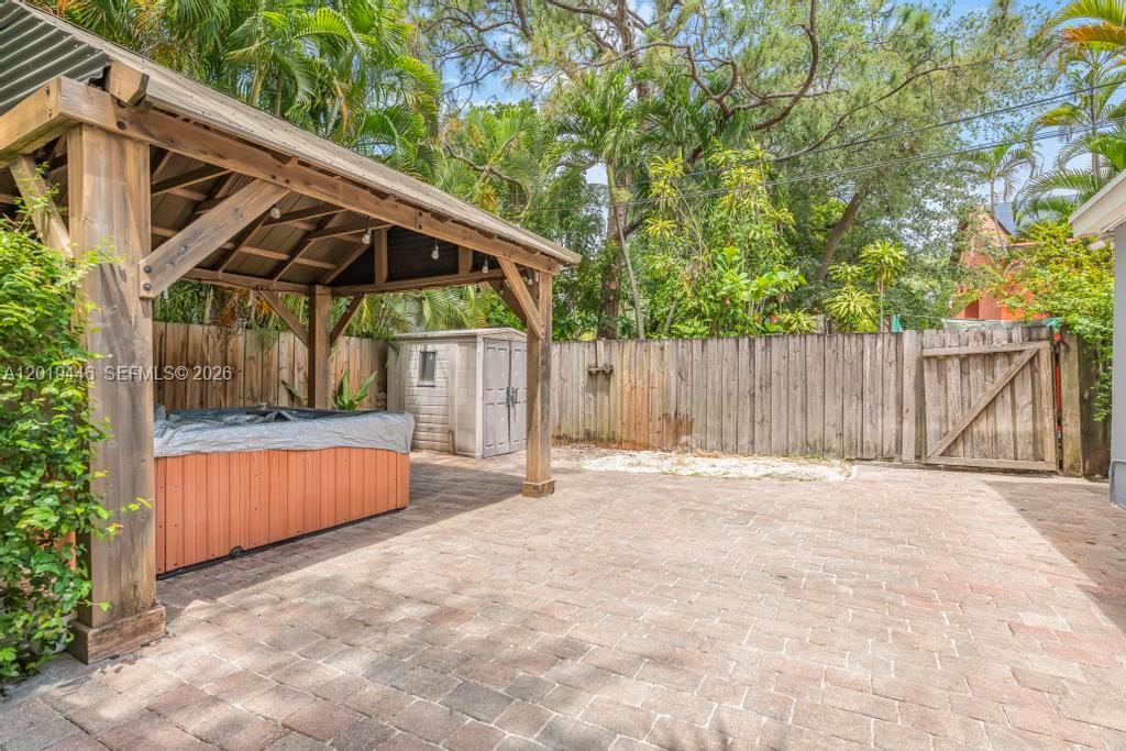 2301 Tequesta Ln