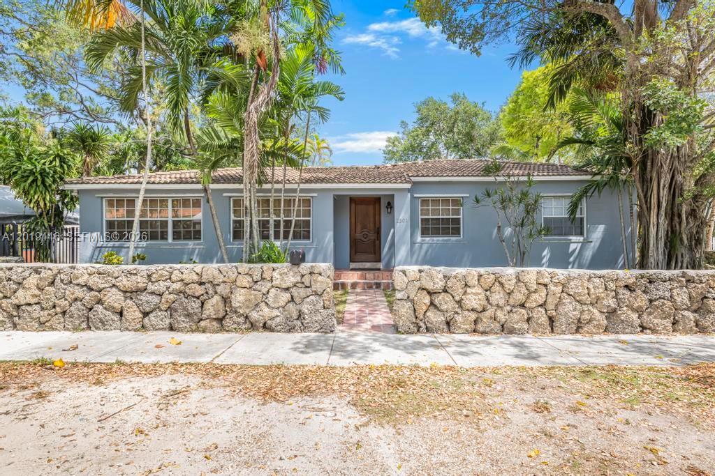 2301 Tequesta Ln