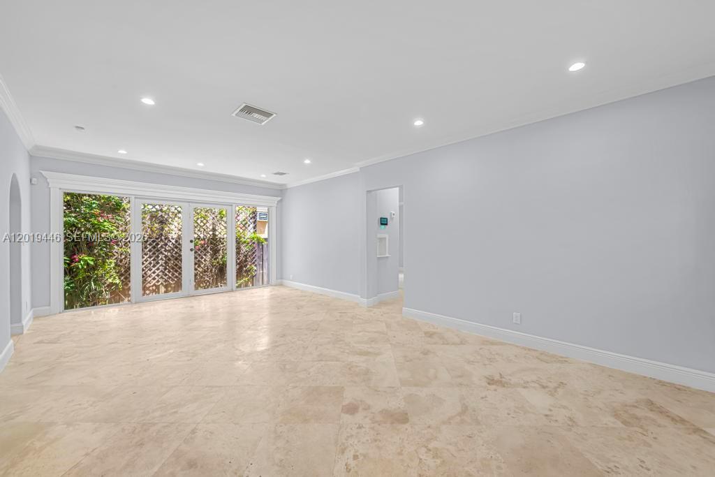 2301 Tequesta Ln