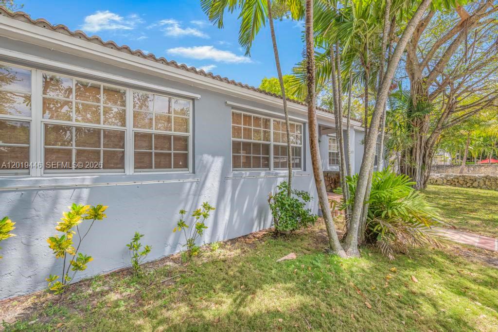 2301 Tequesta Ln