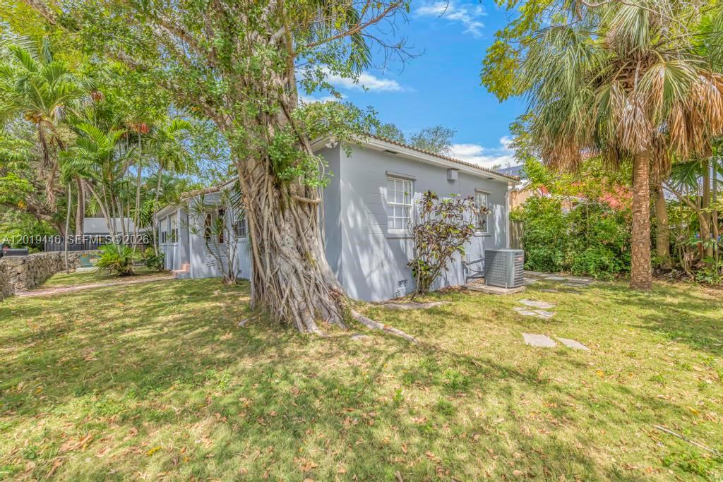 2301 Tequesta Ln