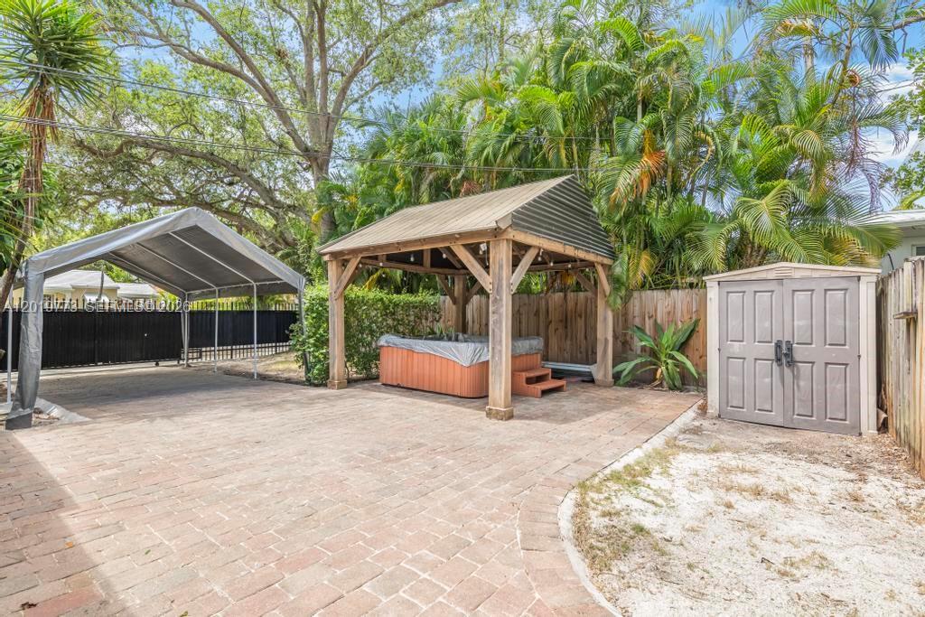 2301 Tequesta Ln