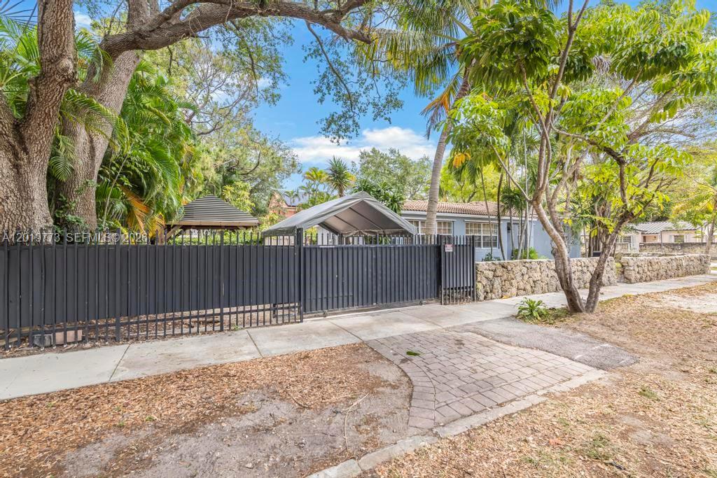 2301 Tequesta Ln