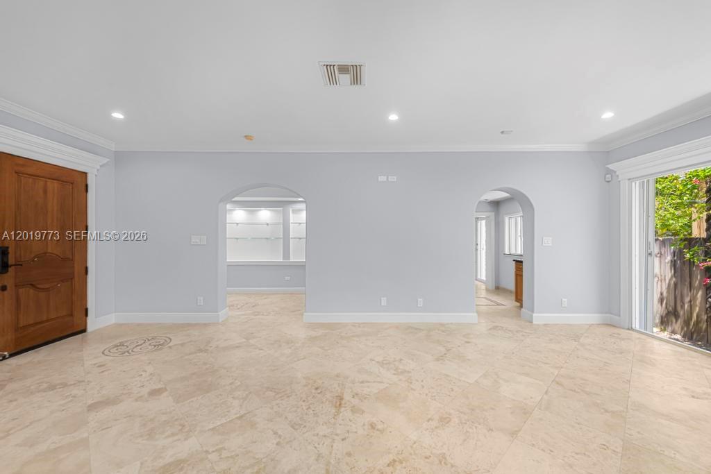 2301 Tequesta Ln