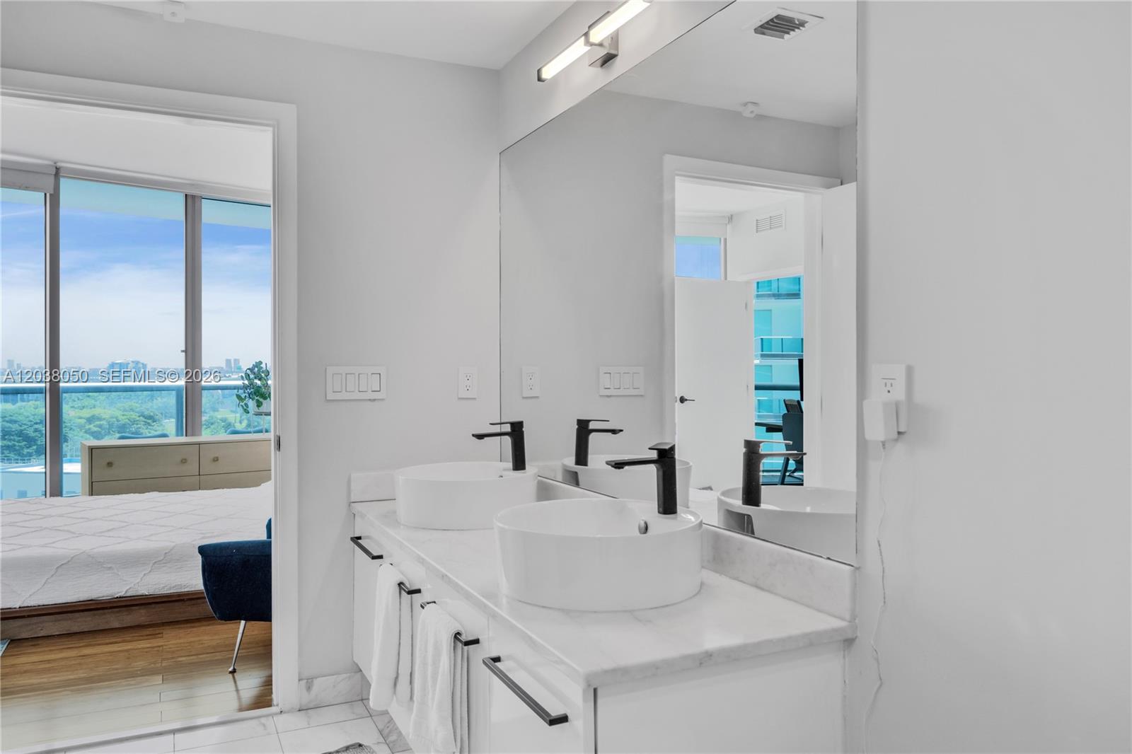 888 Biscayne Boulevard # 812