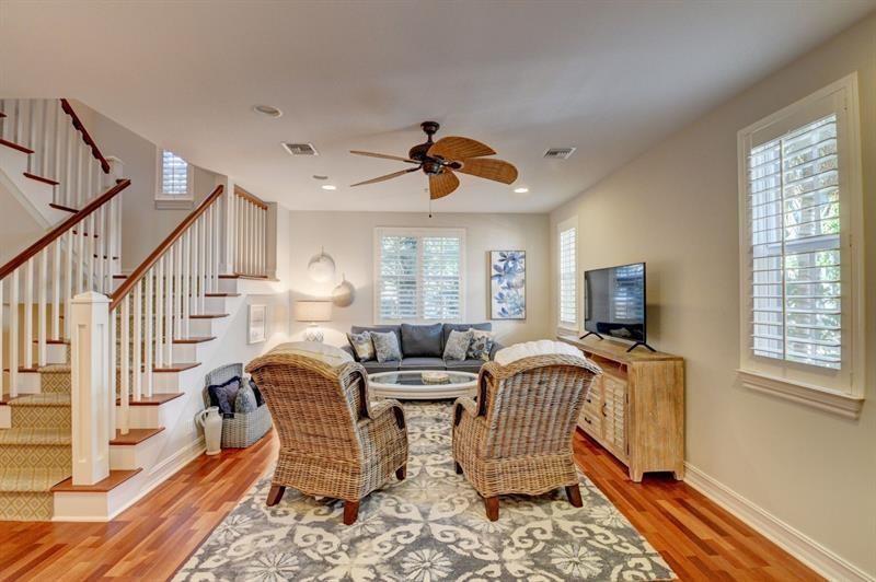 306 E Mallory Circle