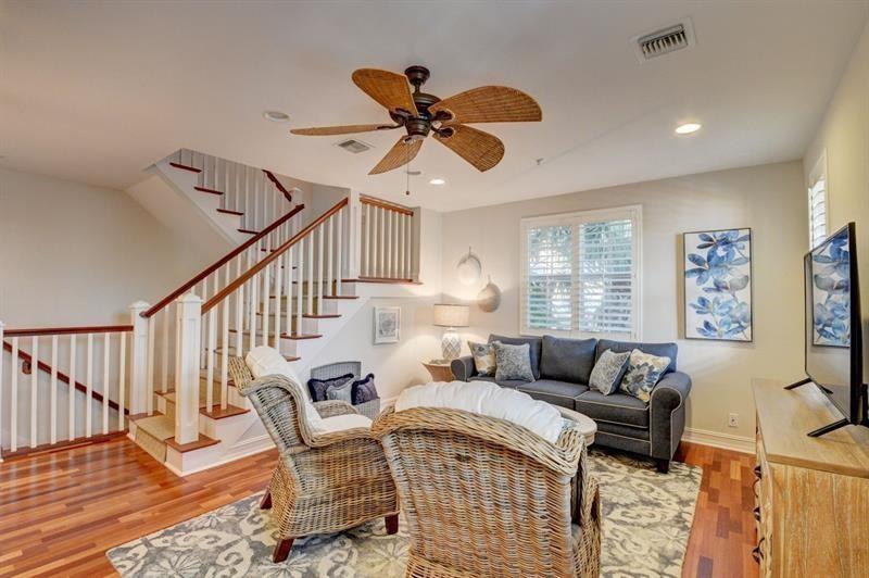 306 E Mallory Circle